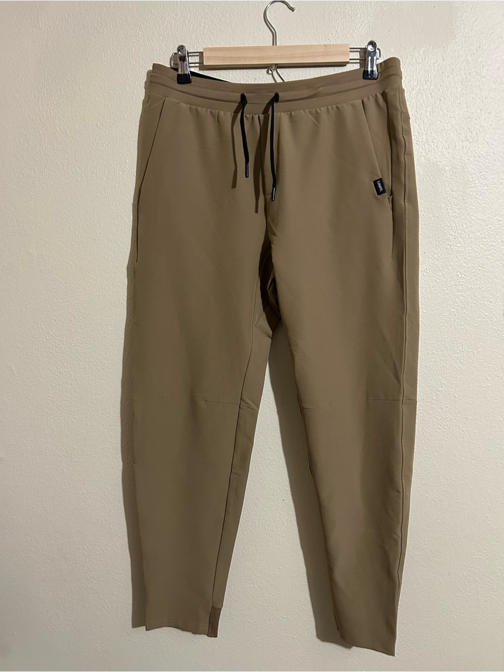 UNRL Men's Performance Pant Casual Drawstring Desert Khaki Size Medium